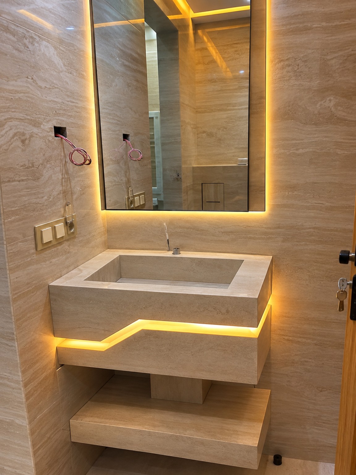 Vasque beige avec éclairage LED intégré — Zohair Décoration Marbre