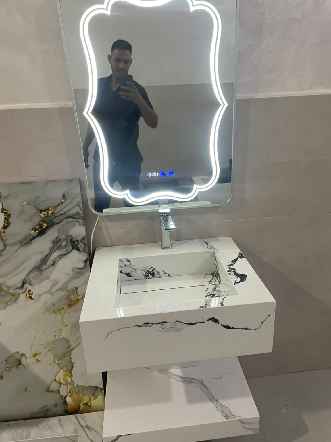 Vasque avec miroir LED décoratif — Zohair Décoration Marbre
