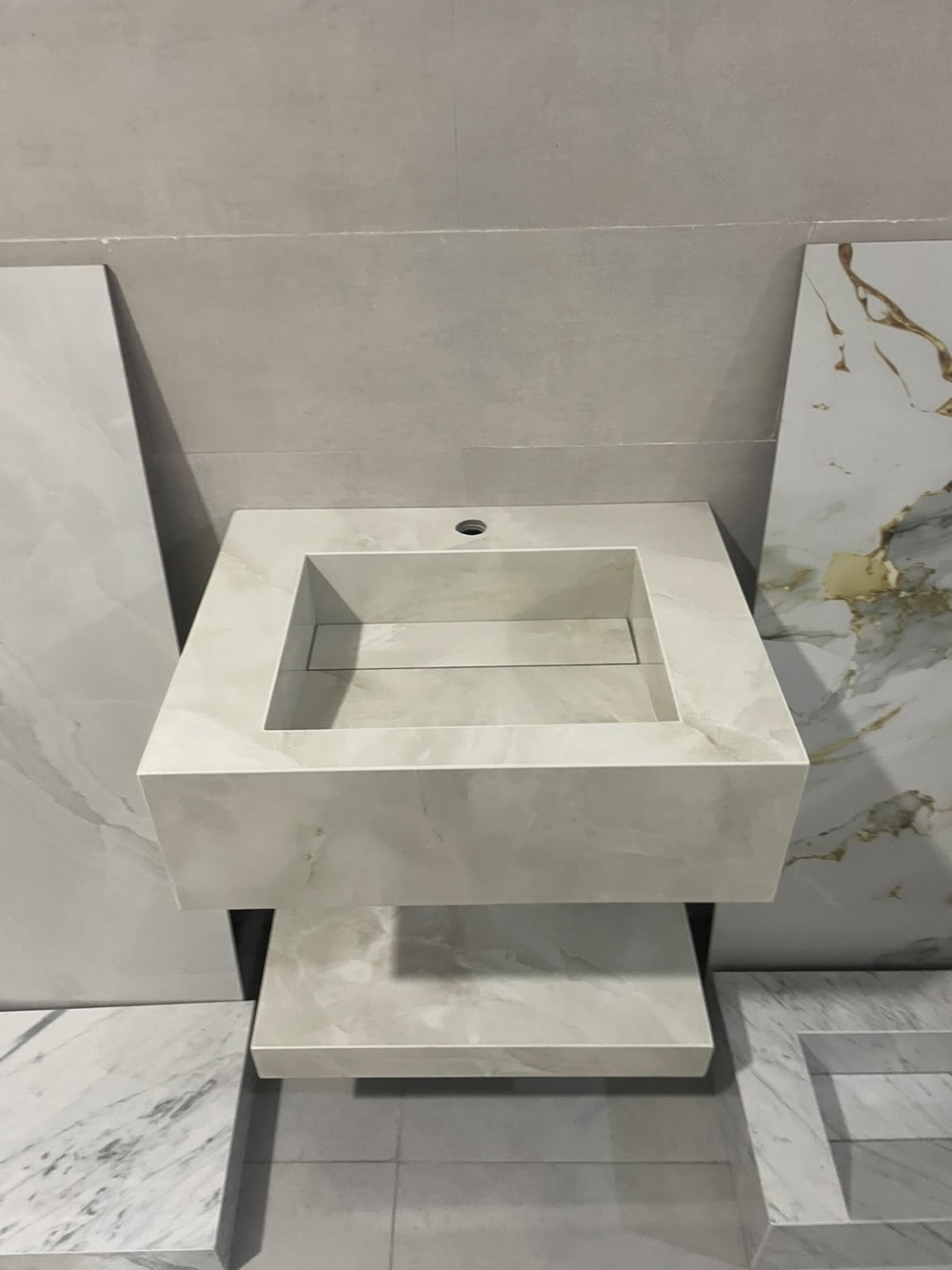 Vasque rectangulaire en pierre claire — Zohair Décoration Marbre