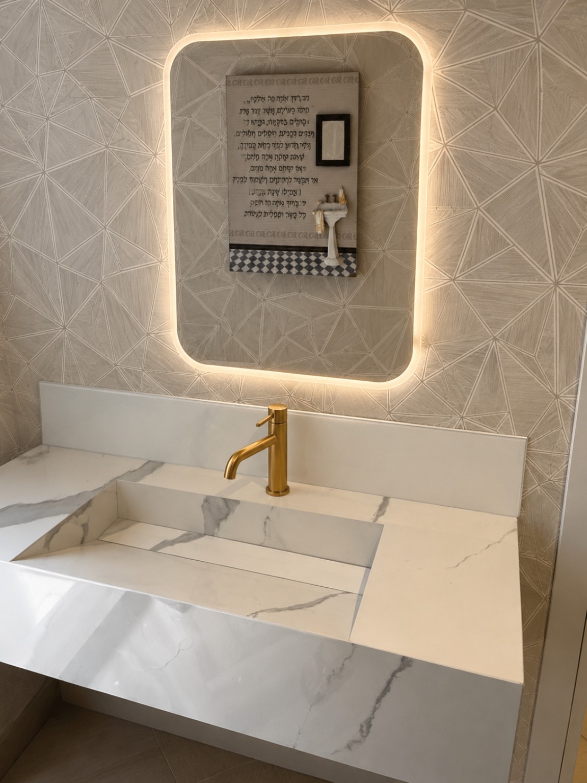 Vasque blanche avec miroir lumineux